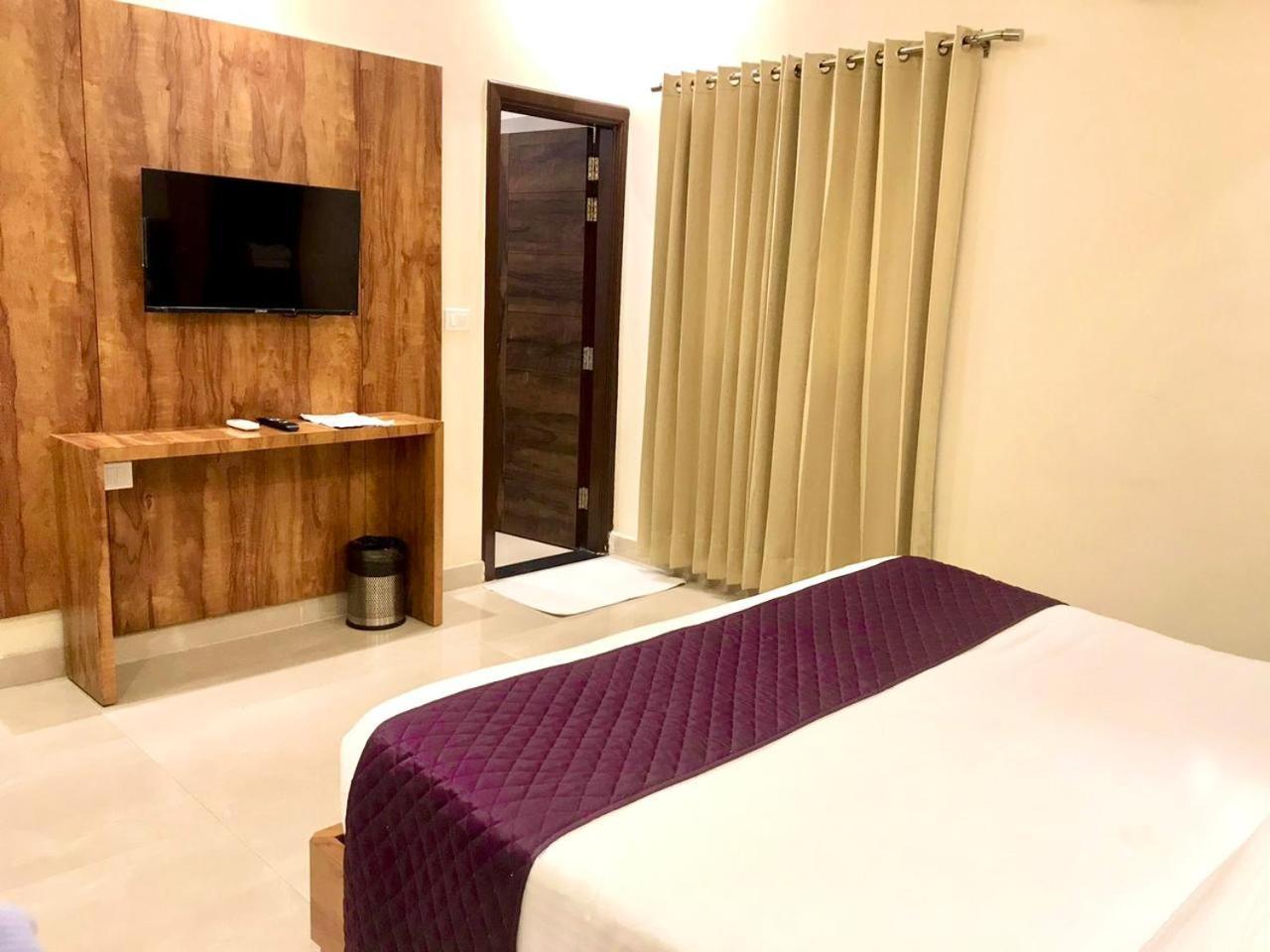 Hampton Hotel - 200 Mt From Golden Temple Amritsar Luaran gambar